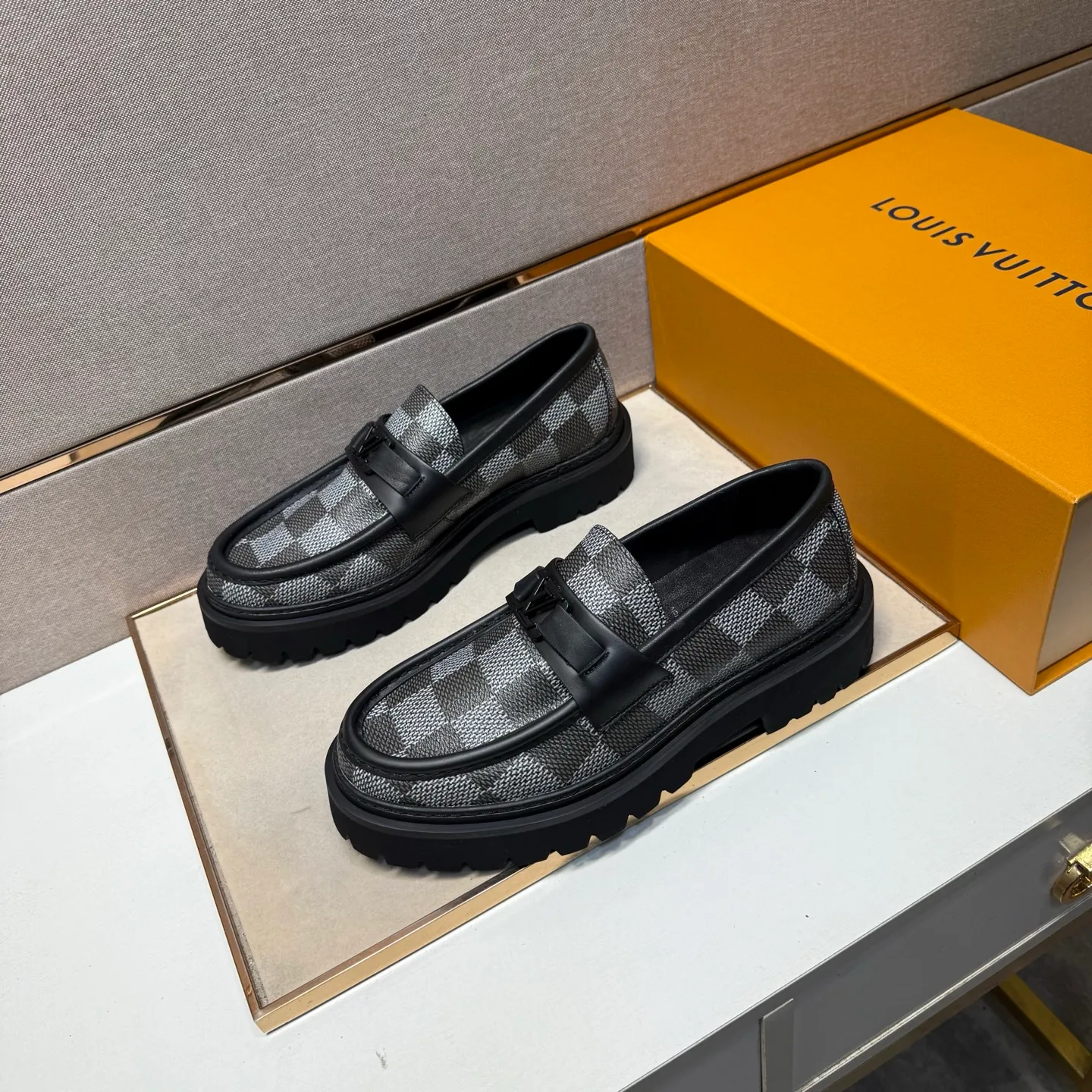 Men's men's shoes 💰pp620【Lv～】Men's casual leather shoes 2025z cabinet sales simultaneously 🔶Size: 39-44 #️⃣ 🔷3 colors🔜The upper is made of cowhide stitching ➕Cowhide lining, comfortable and breathable, sole: original comfortable and wear-resistant outsole, ⚠️real thing📱photographed🎬real thing is better📢📢📢